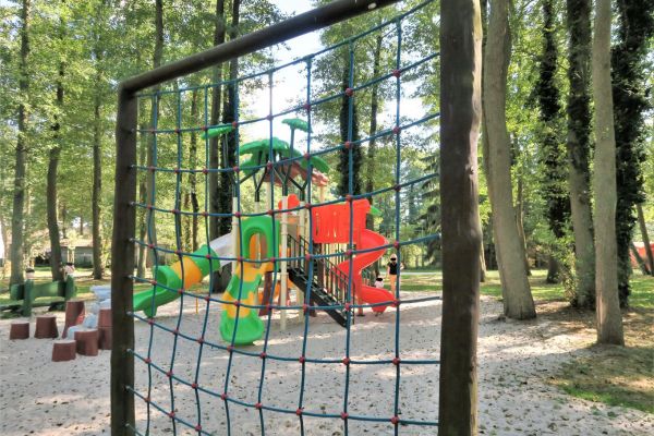 27-plac-zabaw1D7F6D24-848A-2179-FE94-8ED593880B88.jpg